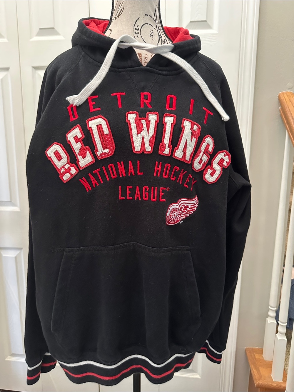 Detroit Red Wing Distressed Pullover Hoodie